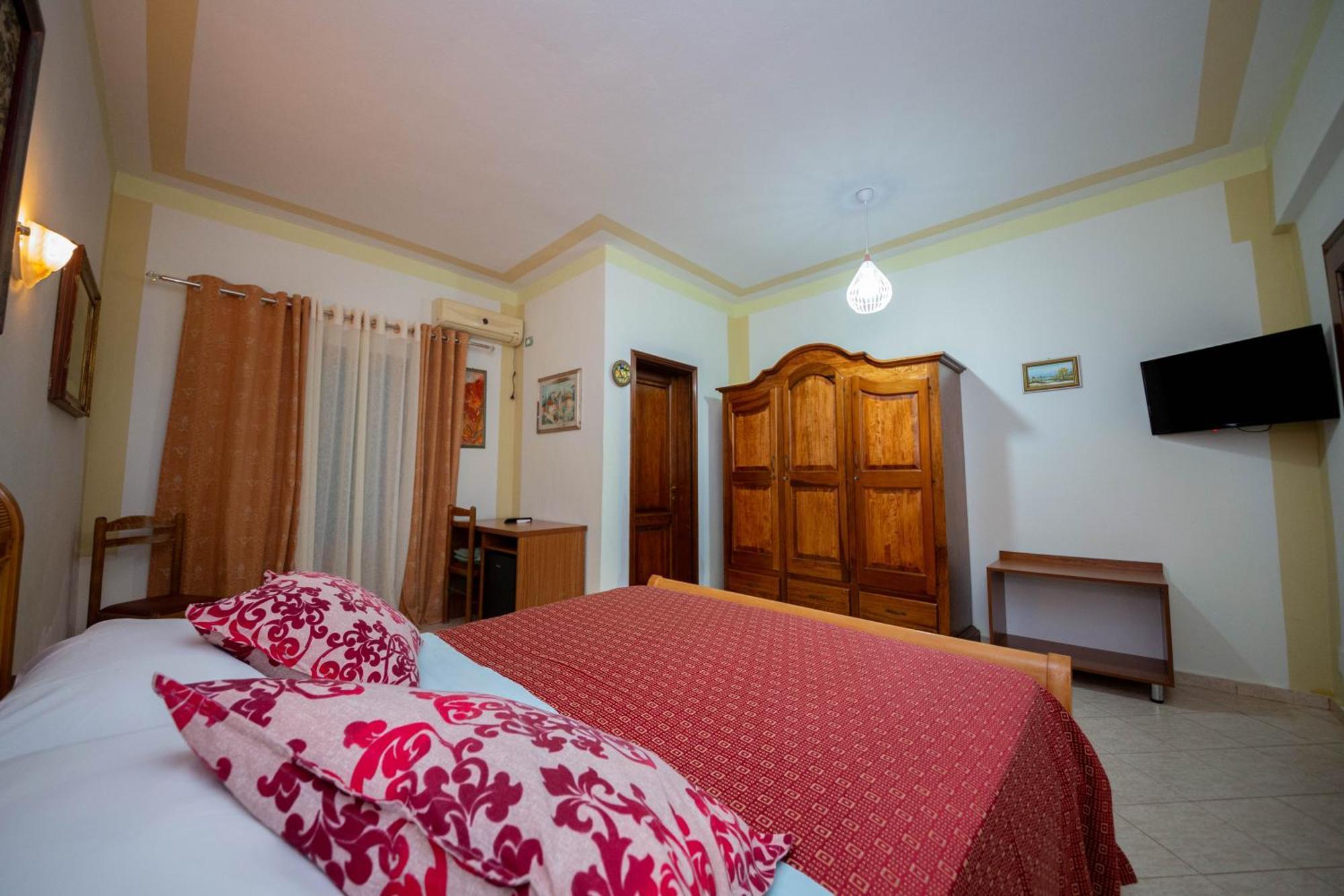 Hotel "San Saena " Radhimë Dış mekan fotoğraf